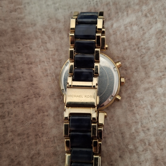 Michael Kors Black and Gold Women's Watches - Picture 5 of 5